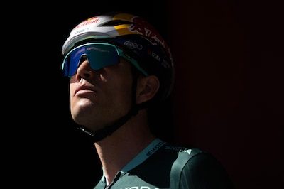Weinig actie, veel foto’s: slotetappe op maat van Wout van Aert moet nog losbarsten