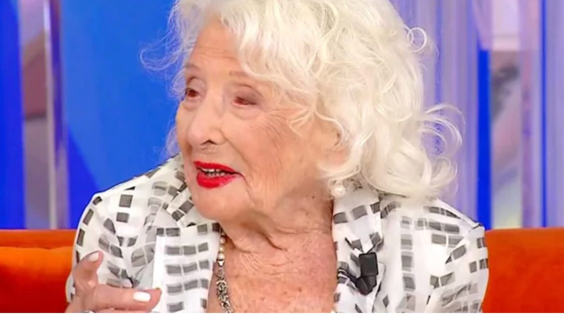 “Ho 106 anni, bevo sambuca e per vedere Porta a Porta vado a dormire alle 2.00 e mi sveglio alle 10.00, prima no. Il mi…