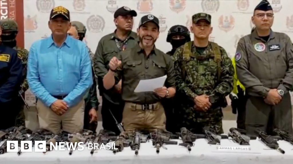 O que novo presidente da Colômbia pretende com polêmicas imagens caminhando entre cadáveres
