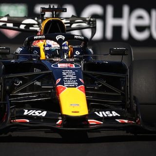 Verstappen voor tweede weekend op rij naar het podium, Antonelli wint dankzij fout McLaren