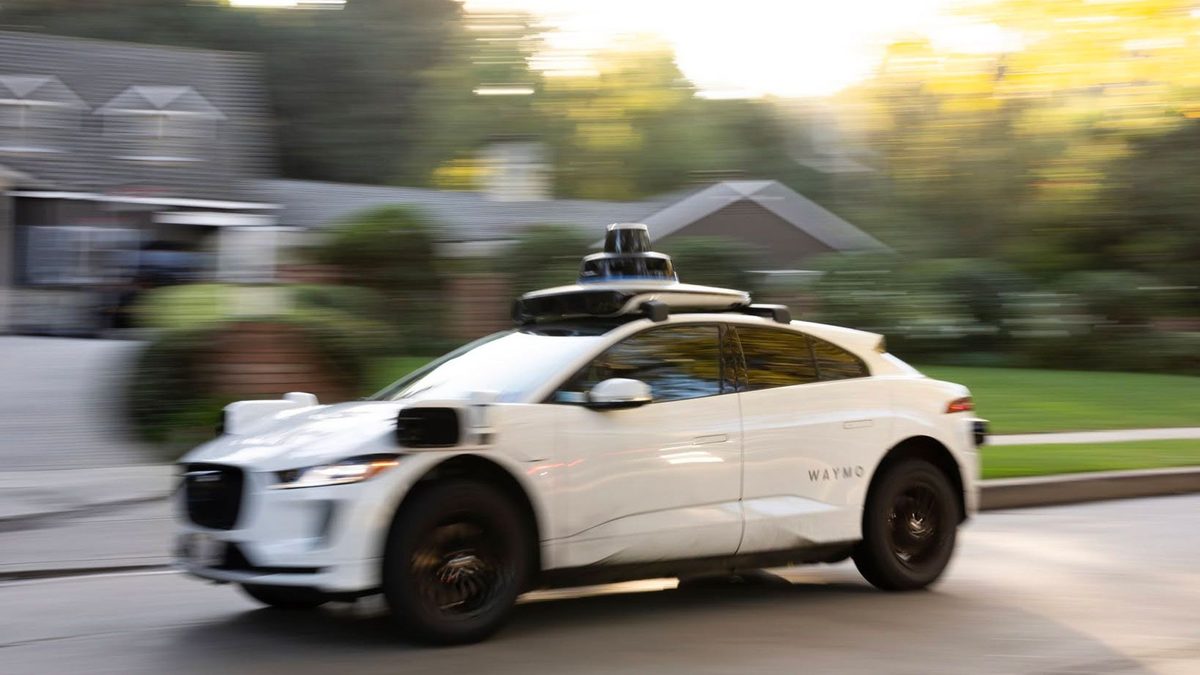 Waymo robotaxi calls cops on riders handling loaded AR-style ghost gun — Waymo alerted San Francisco police, then juven…
