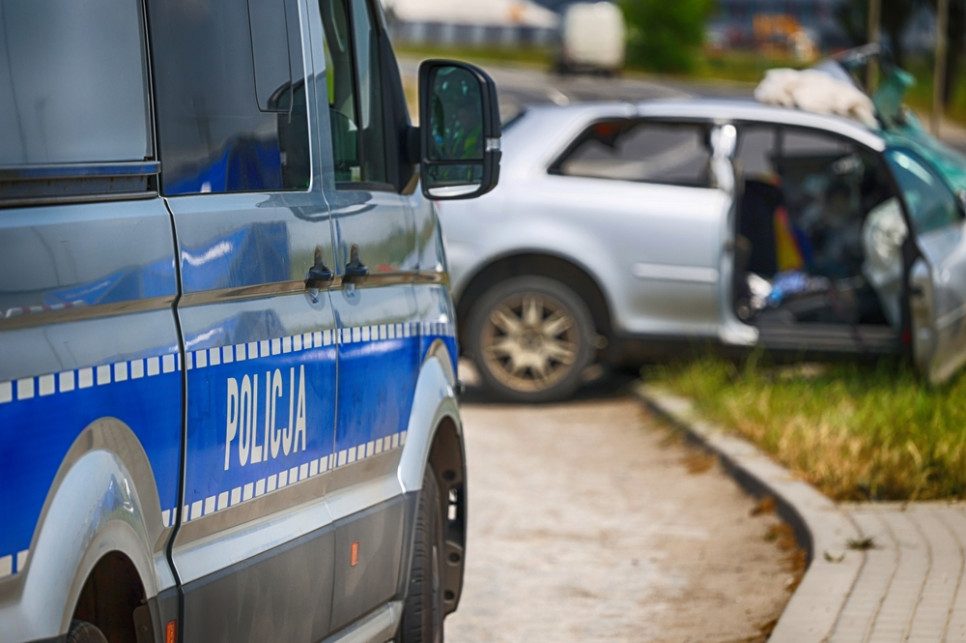 Rozbita Toyota pozostawiona na A1. Policja szuka kierowcy