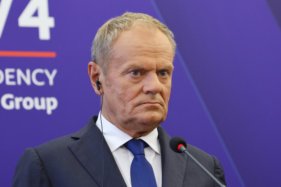 Pilna odprawa służb i ministrów. Premier Tusk reaguje na atak Rosji przy polskiej granicy