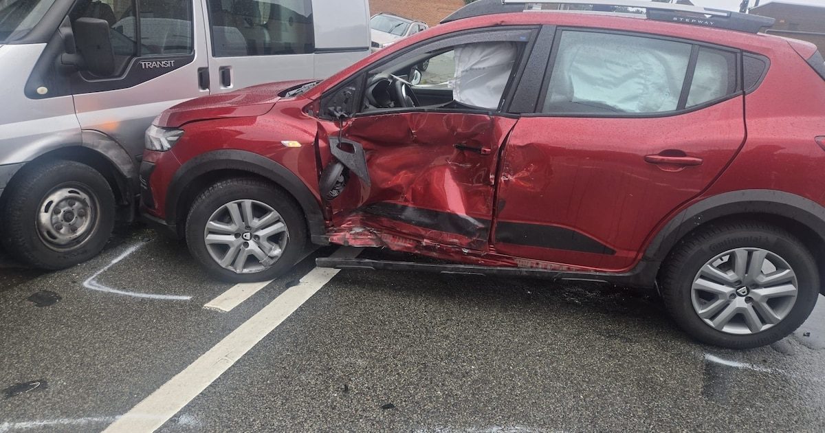 Une camionnette percute une voiture à Sambreville: l'accident fait un blessé