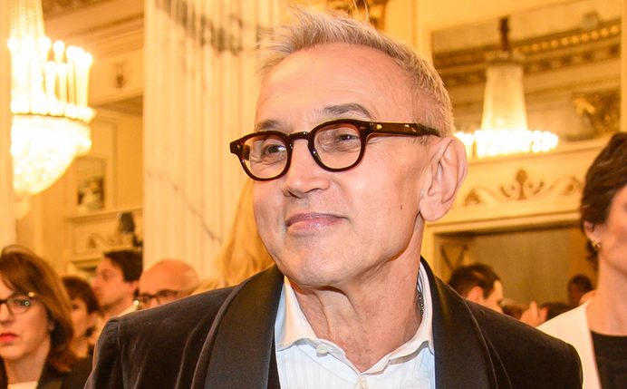 “Tradito da persone vicine, squali che mi hanno mangiato vivo: erano lì solo per fiutare il mio sangue. Non sono ricco,…