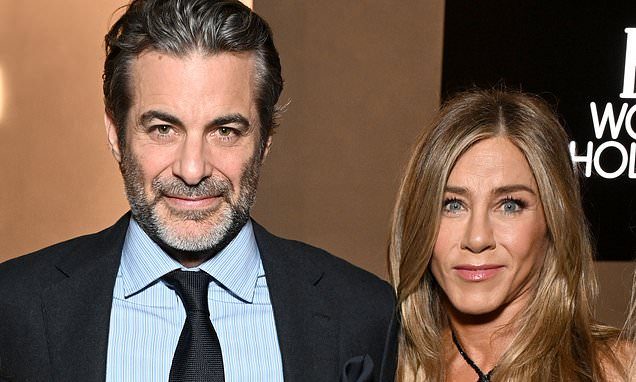 Jennifer Aniston's hypnotist boyfriend Jim Curtis reveals couple spend their days meditating together and says he feels…