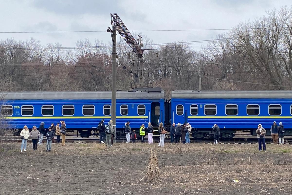 Un train pour Varsovie frappé par un drone russe en Ukraine, une « attaque systémique » contre le rail « en cours »