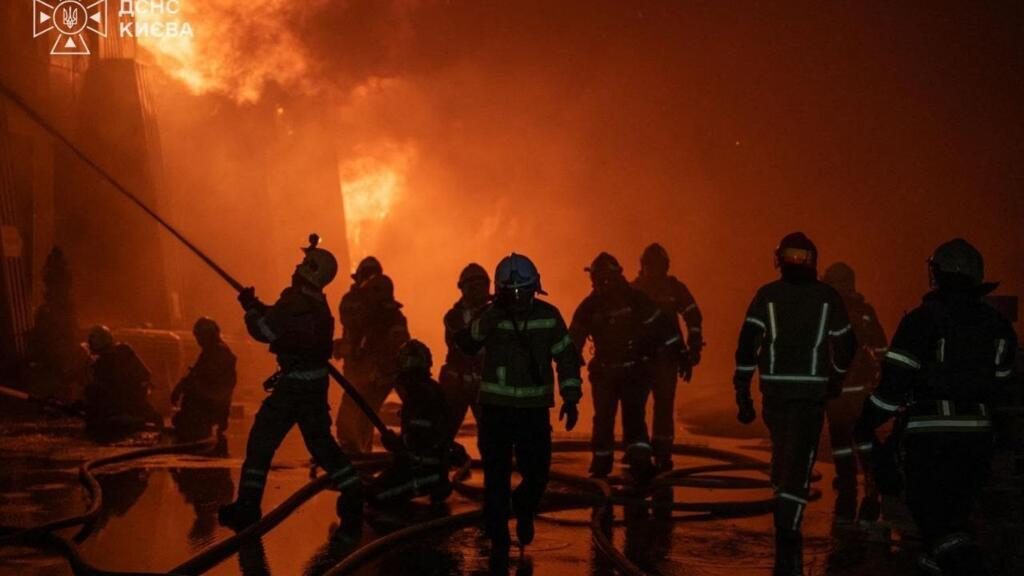 Ukraine: le Kremlin n'exclut pas une reprise des négociations mais frappe toujours durement le pays