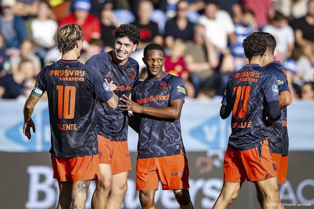 Feyenoord geeft zwak PEC Zwolle afstraffing: 0-7