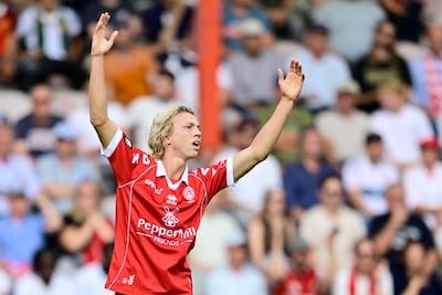 Patrik Gunnarsson vervangt geblesseerde Marko Ilic tussen de palen bij KV Kortrijk, Basile Vroninks krijgt eerste basis…
