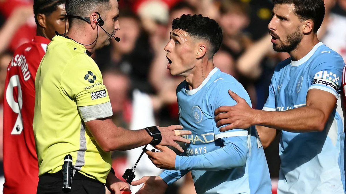 Keane disagrees with Foden red card as pundits criticise Fernandes' role