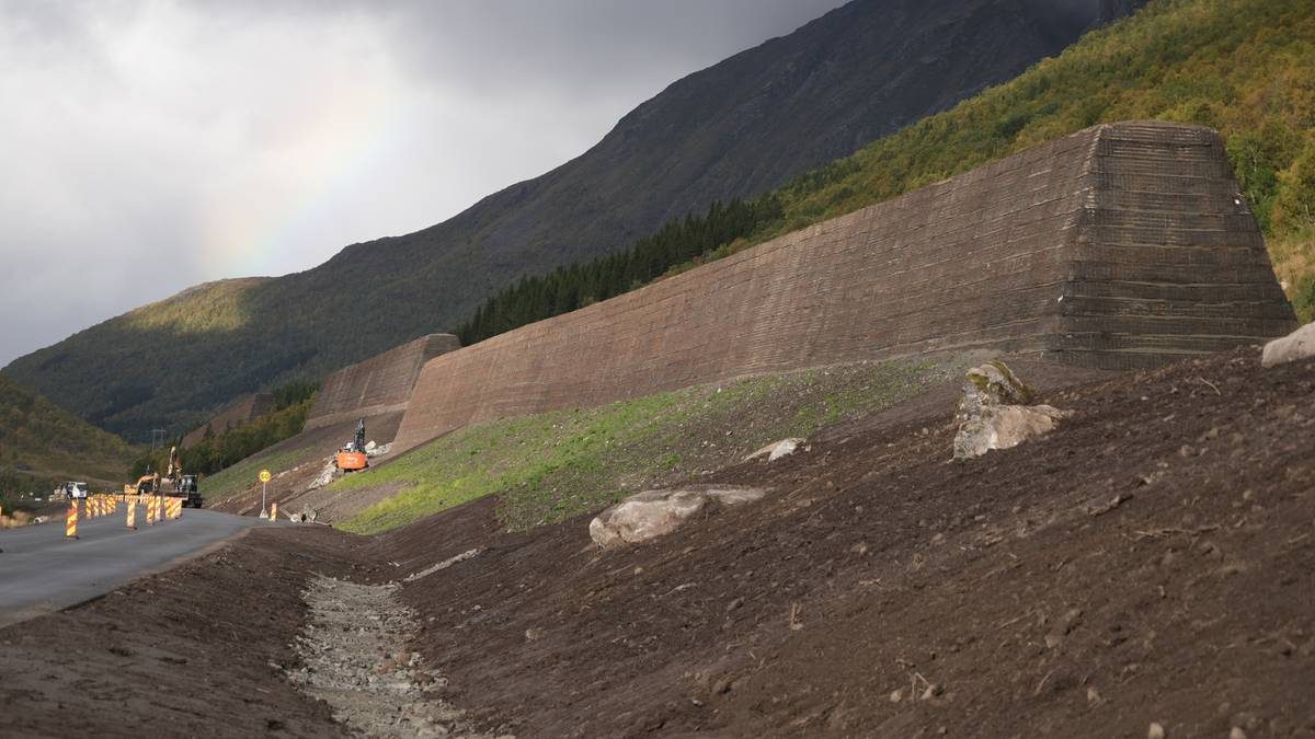 Bygger enorme «pyramider» for å stanse snøskred