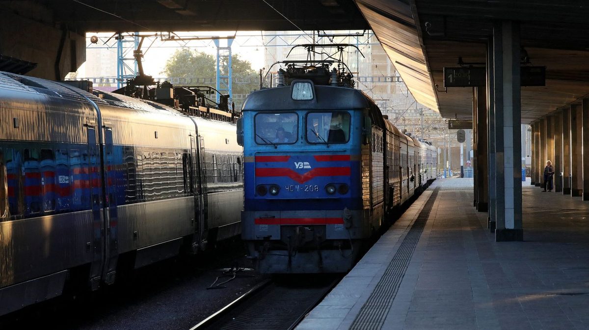 Guerre en Ukraine : une "attaque systémique" est "en cours" contre les transports ferroviaires ukrainiens, une alerte "…
