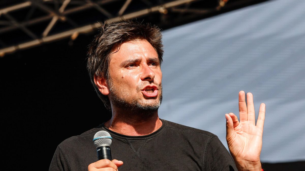 Prima notte al Gemelli per Di Battista. 'È l'ora della privacy'