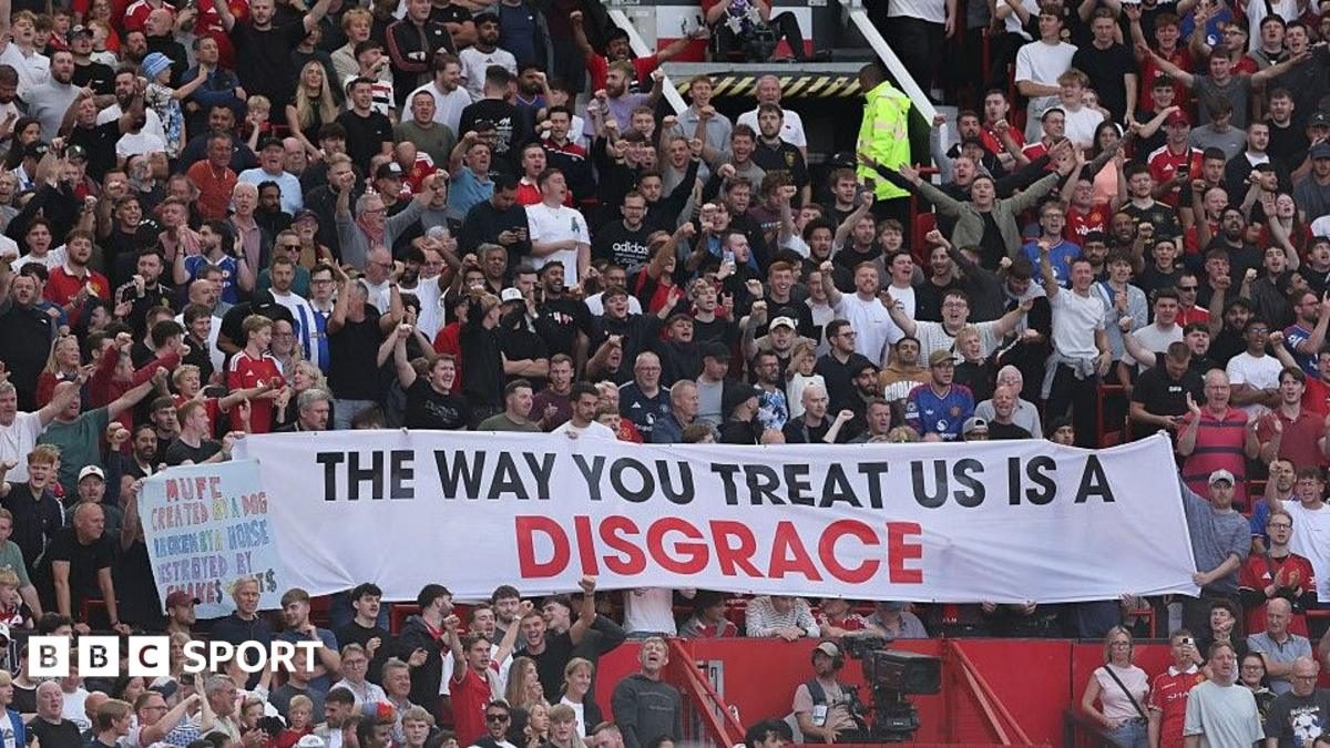Man Utd protest against ownership before derby