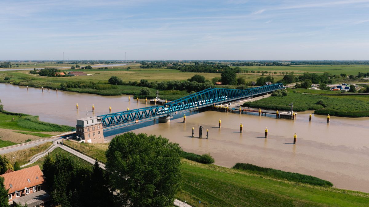 De boemeltrein tussen Groningen en Duitsland gaat eindelijk weer rijden, maar het is de vraag of de beloofde intercity…