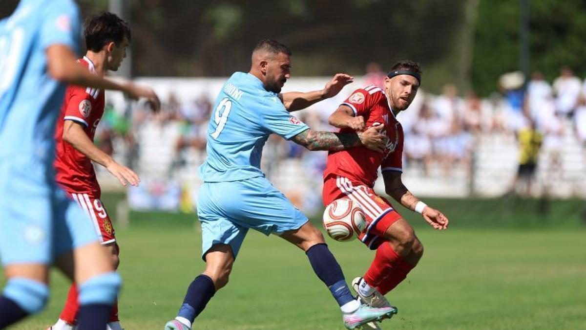 El Zaragoza está bajo de defensas a pesar de ganar en Torremolinos: mismos centrales, idénticos problemas