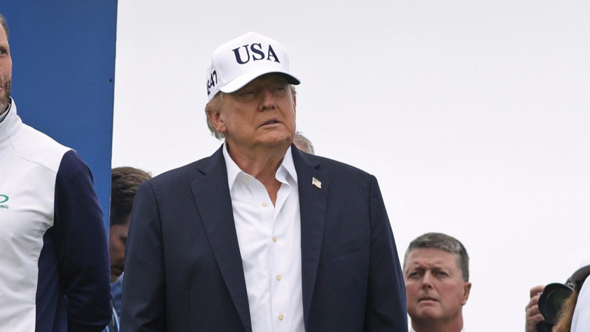 Trump: “Chi vince nell’IA, vince tutto”. E boccia l’idea di rallentare lo sviluppo che propongono Anthropic, OpenAi e a…