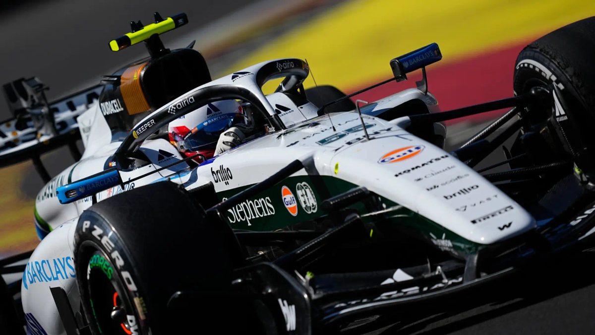 Sainz, molesto por las quejas de Alonso tras el toque entre ambos: "Consiguió que me sancionaran"