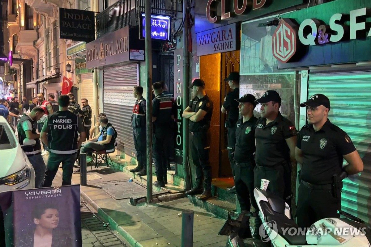 튀르키예, "가족 안전" 외치며 성소수자 활동가 26명 체포