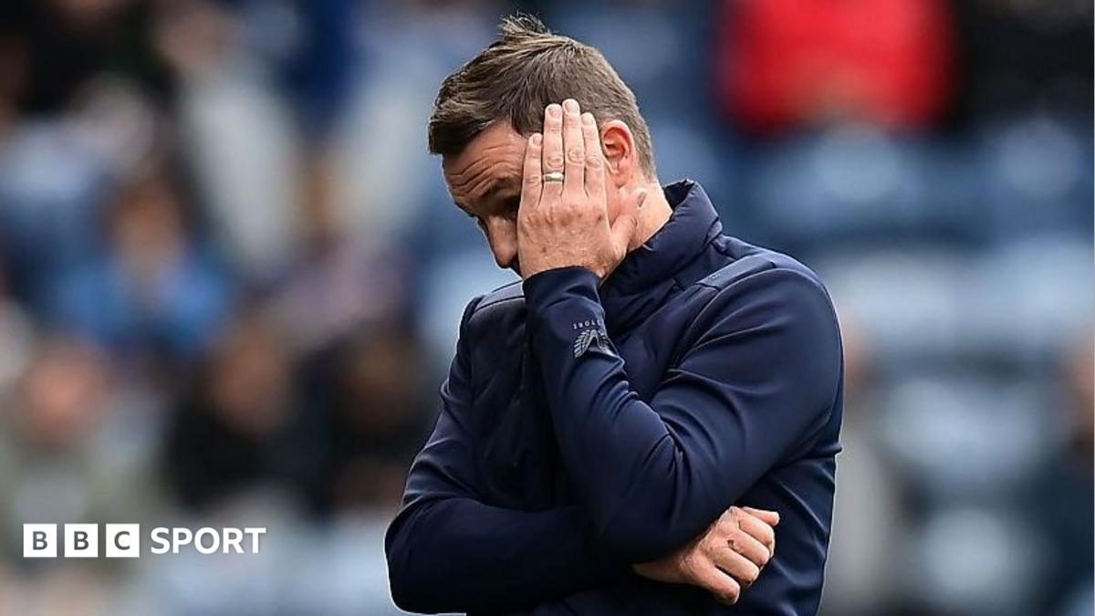 Struggling Preston North End sack Heckingbottom
