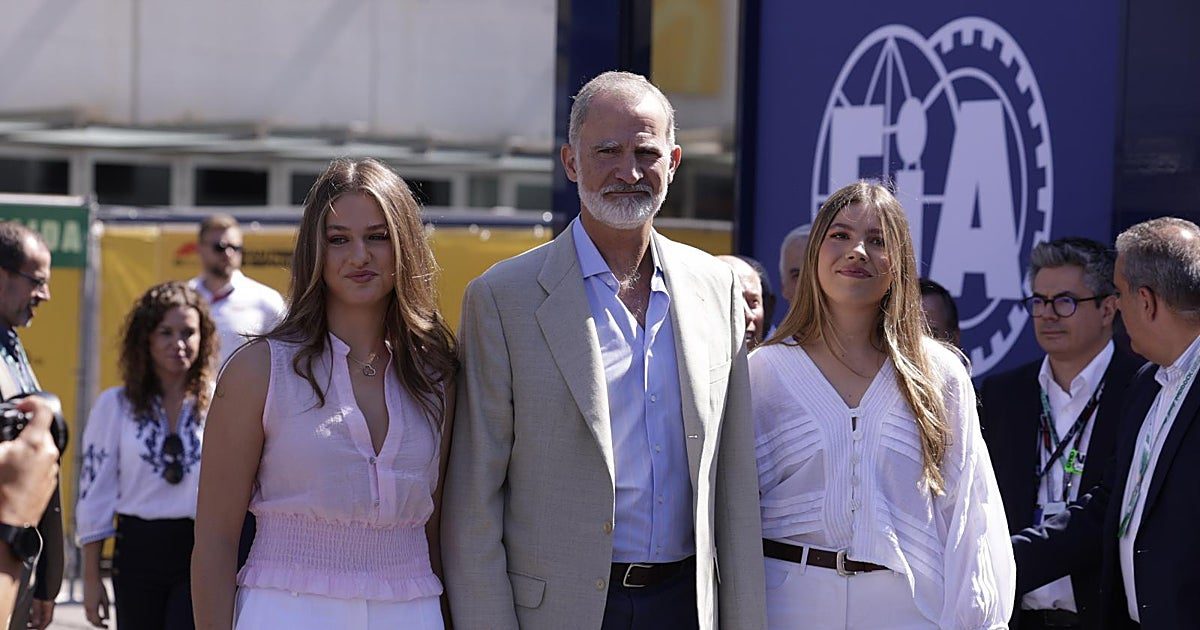 La Princesa Leonor y la Infanta Sofía coordinan sus looks para ver la Fórmula 1