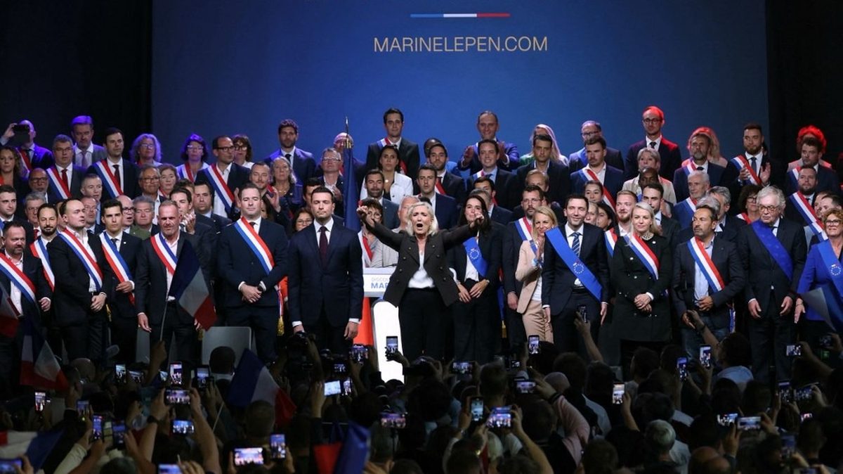 "Nous nous devons plus que jamais de mener la bataille sociale" : en meeting à Hénin-Beaumont, Marine Le Pen tente de r…