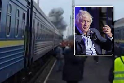 Boris Johnson ontsnapt aan Russische aanval op trein en wijst naar ons land: “Waarom deblokkeren we Poetins geld niet?”