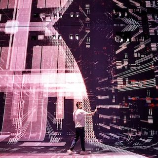Het gaat te snel met AI, waarschuwt de CEO van AI-bedrijf Anthropic op een curieus moment