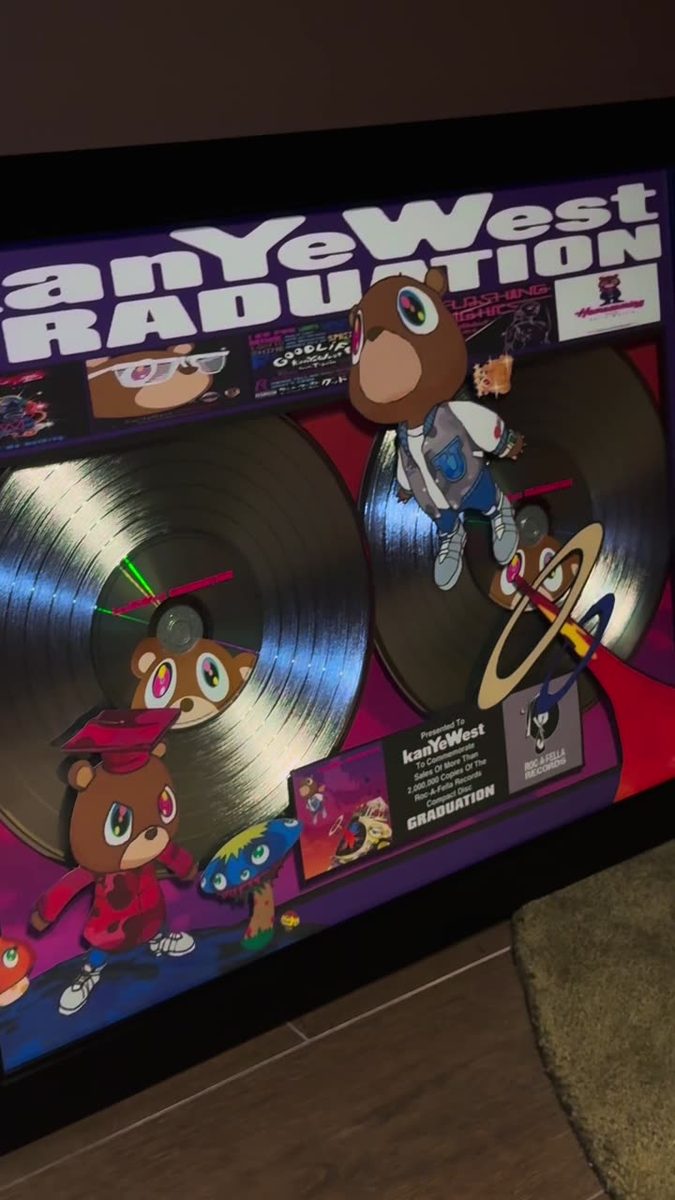 Received a few 1 of 1 plaques from @deathrowrecords & @rocafellarecords