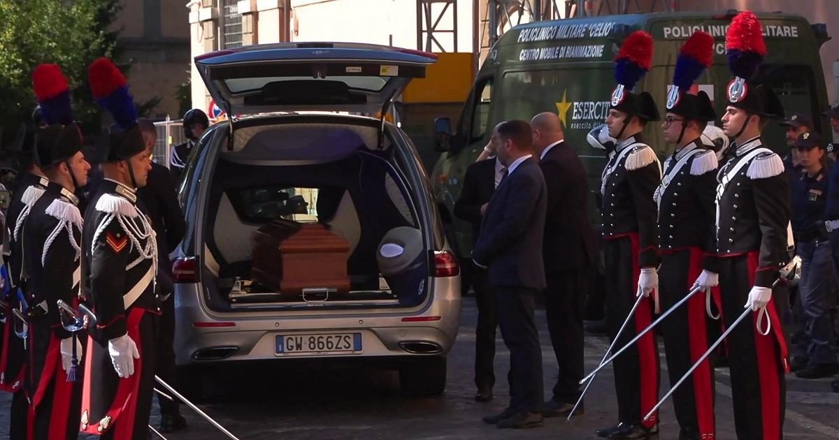 Emma Bonino, il feretro accolto dal picchetto d'onore in Campidoglio