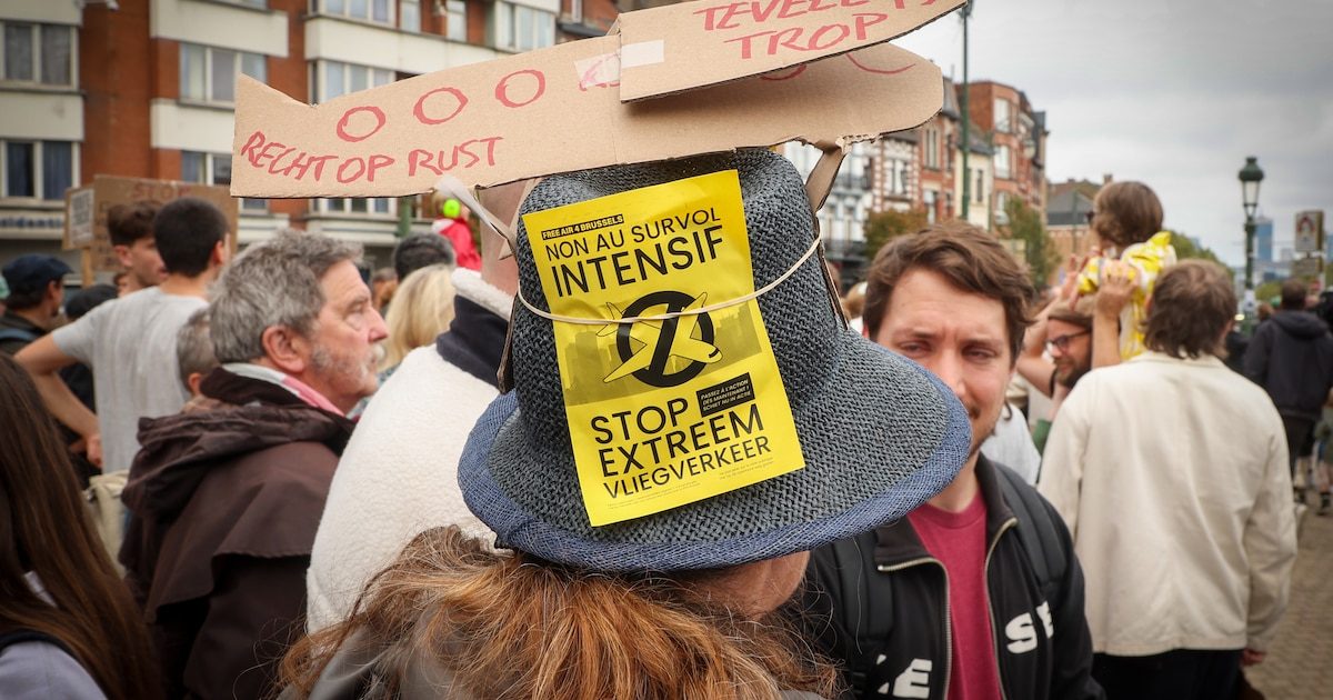 ”On ne sait pas dormir ni se reposer, même avec du double vitrage” : à Koekelberg, des centaines d’habitants manifesten…