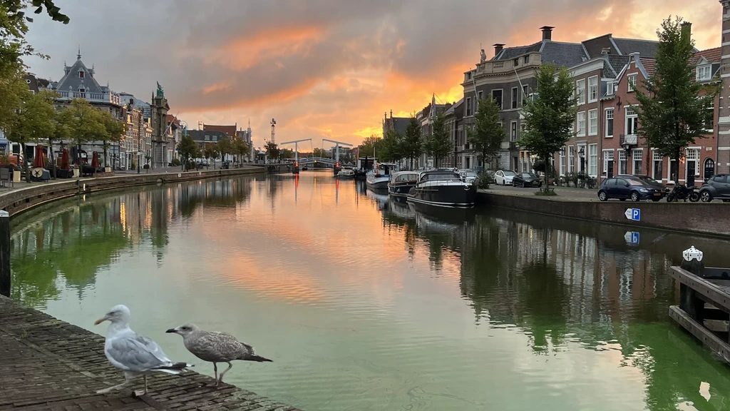 Regenbogen en oranje luchten: waarom het weer nu zo kleurrijk is
