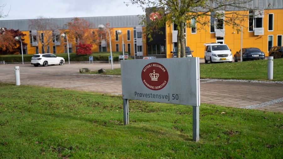 Tiltale: Plejedøtre og veninder udsat for overgreb