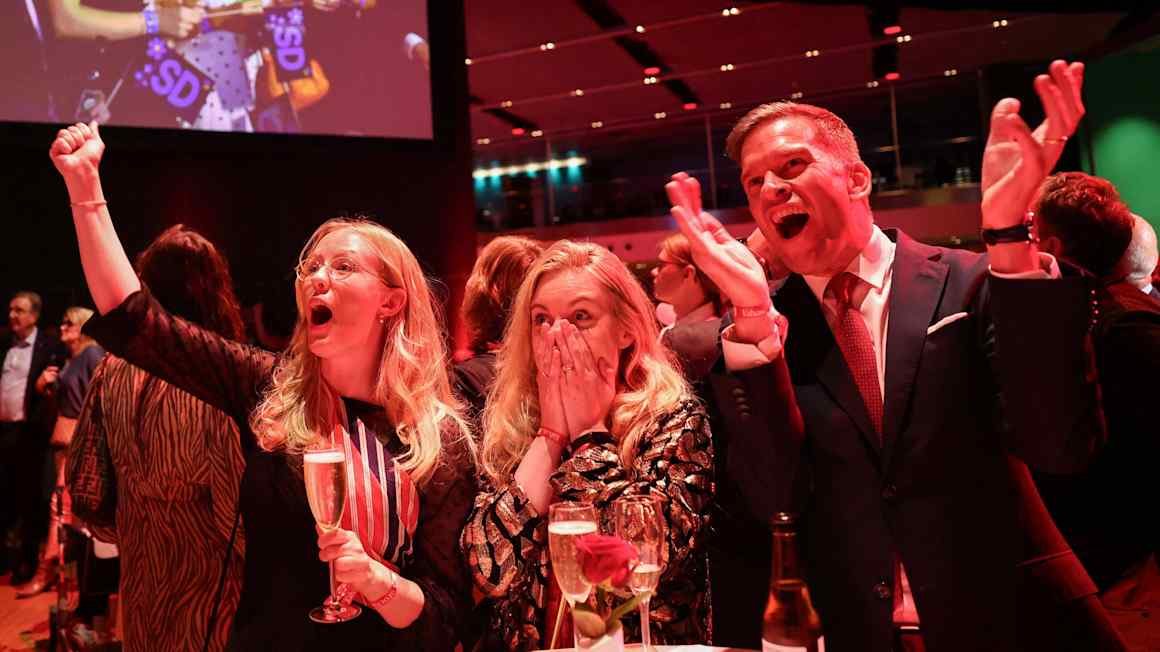 Sweden’s left on course to retake power