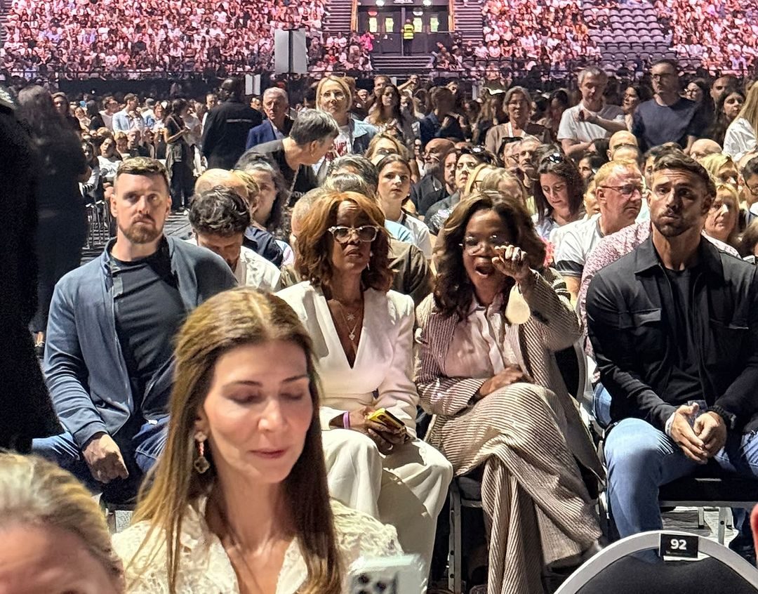 Satt foran Oprah på Céline Dion-konsert: – Den så vi ikke komme