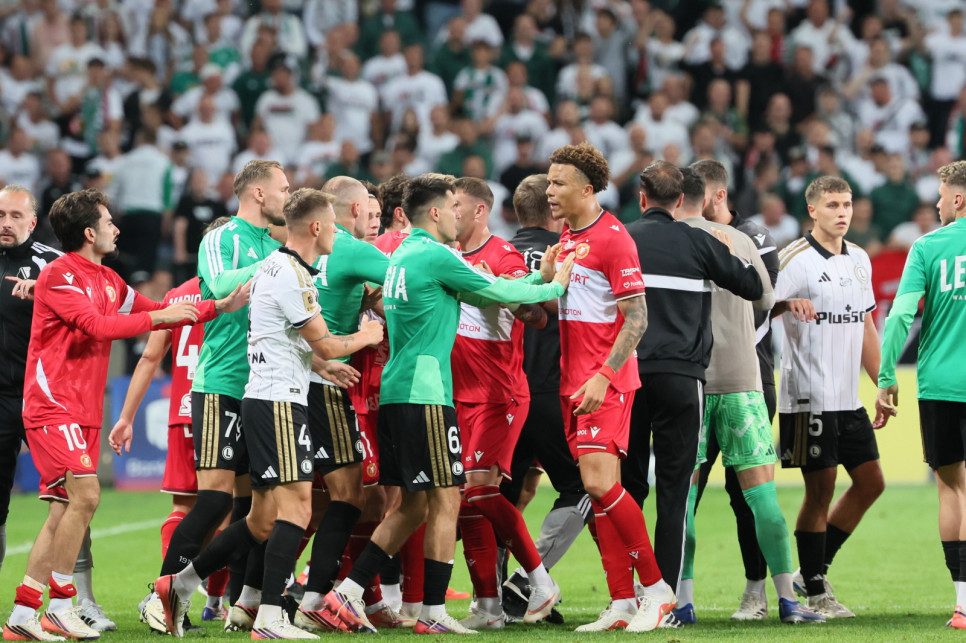 Legia – Widzew. Fatalny kiks reprezentanta Polski i awantura na koniec