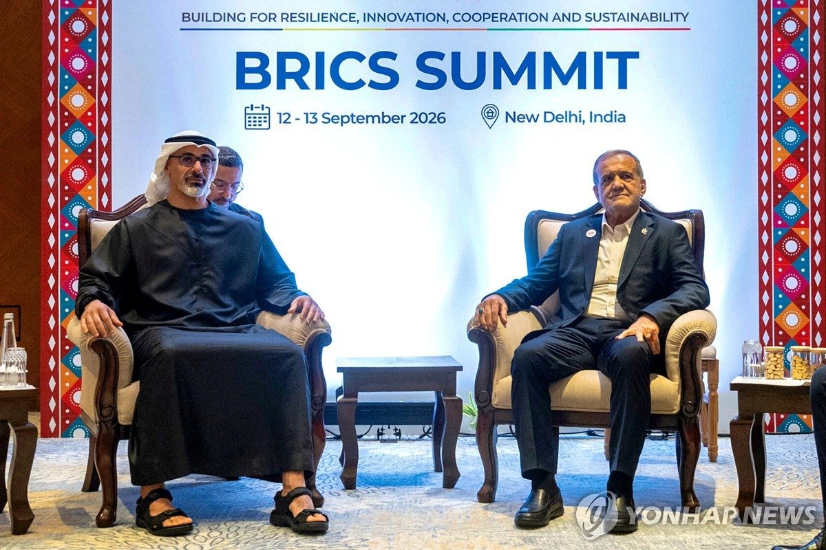 이란 대통령, 전쟁발발후 처음으로 UAE 아부다비 왕세자와 회담
