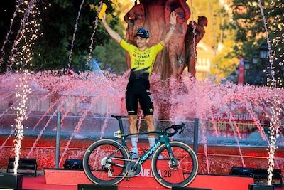 Missie Spanje is alvast geslaagd: Wout van Aert speelt geen rol in slotrit, maar trekt met goedgevulde koffer naar Cana…