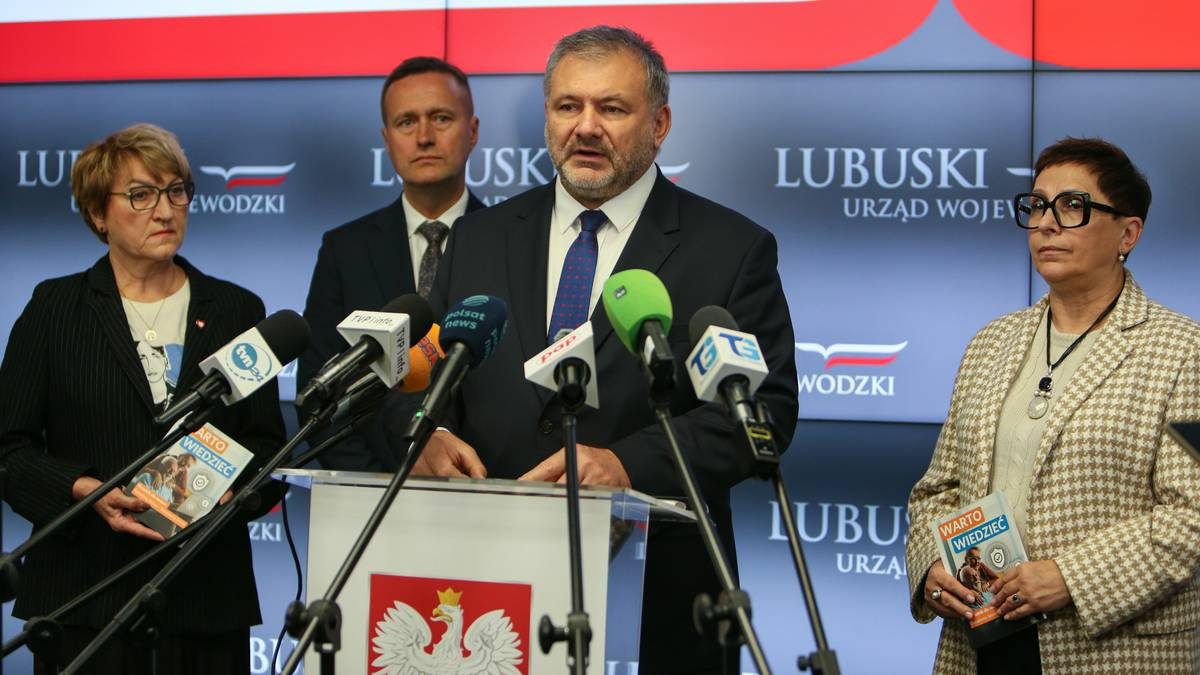 Żurek odwołał rektora. W gmachu uczelni pojawiła się policja