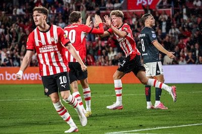 PSV draait het om tegen Sparta, Van Bommel toegezongen tijdens warmlopen