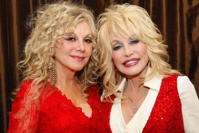 Zelfs groot deel van familie wist van niets: zus onthult waarom Dolly Parton haar kanker geheimhield