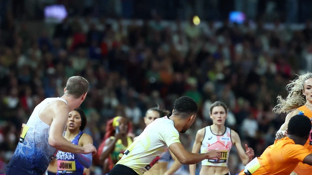Estafettelopers knap derde op 4x400 meter Ultimate Championship, Koster achtste