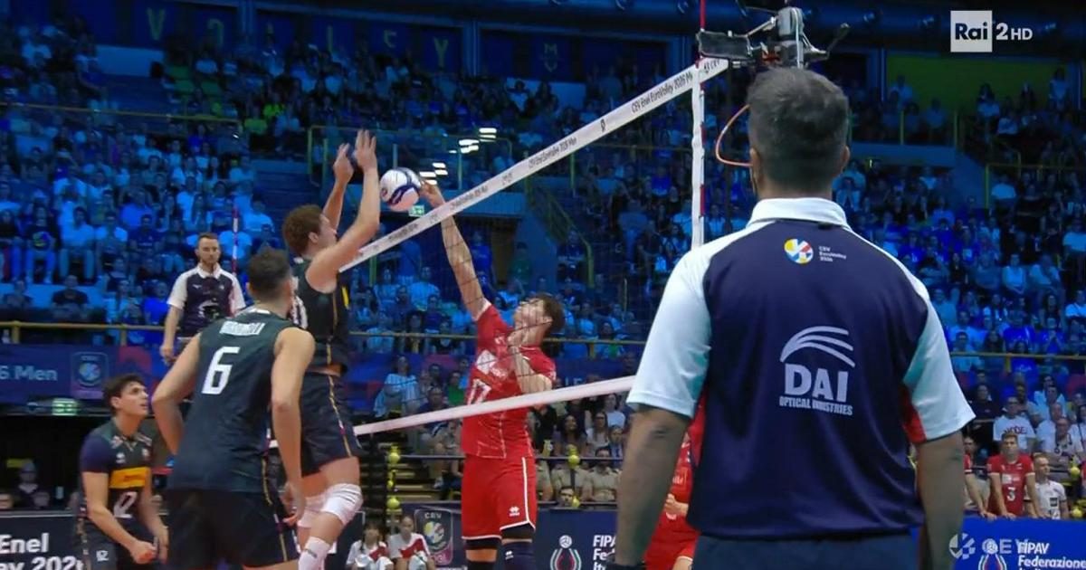 Europei di Volley. Scambio combattuto, salvataggi spettacolari ma il primo set è dell'Italia: 25-17