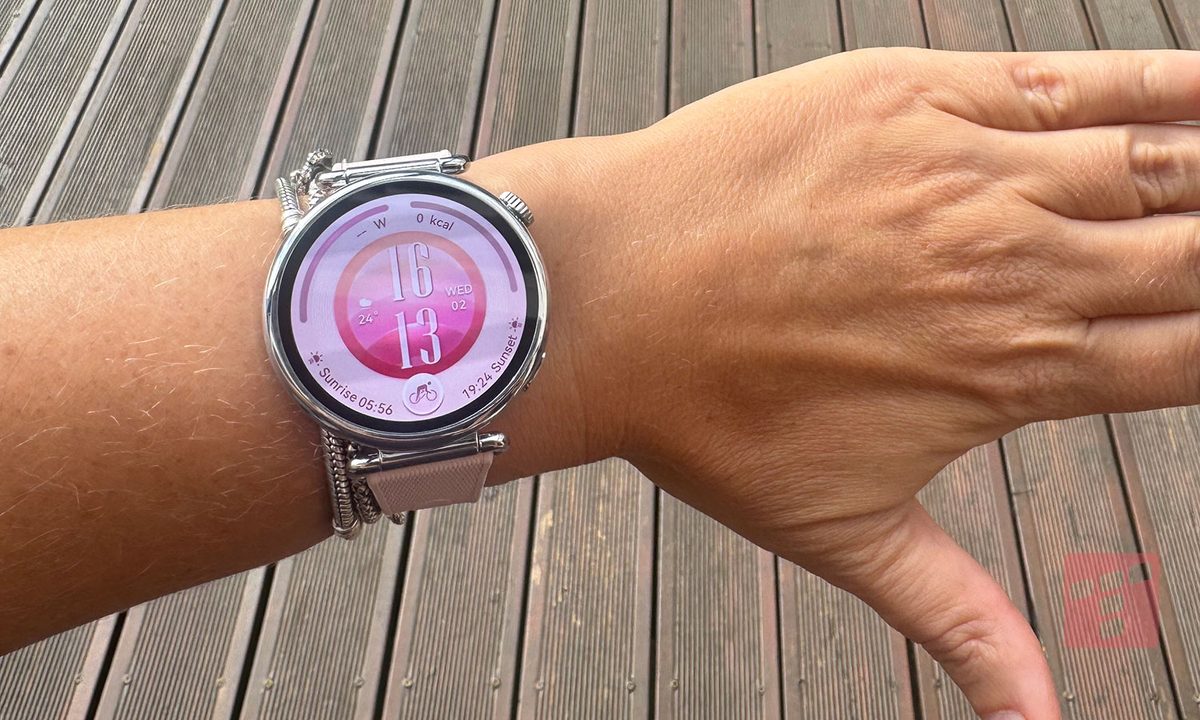 Smartwatch, który rzadko potrzebuje ładowarki. Cena też na plus