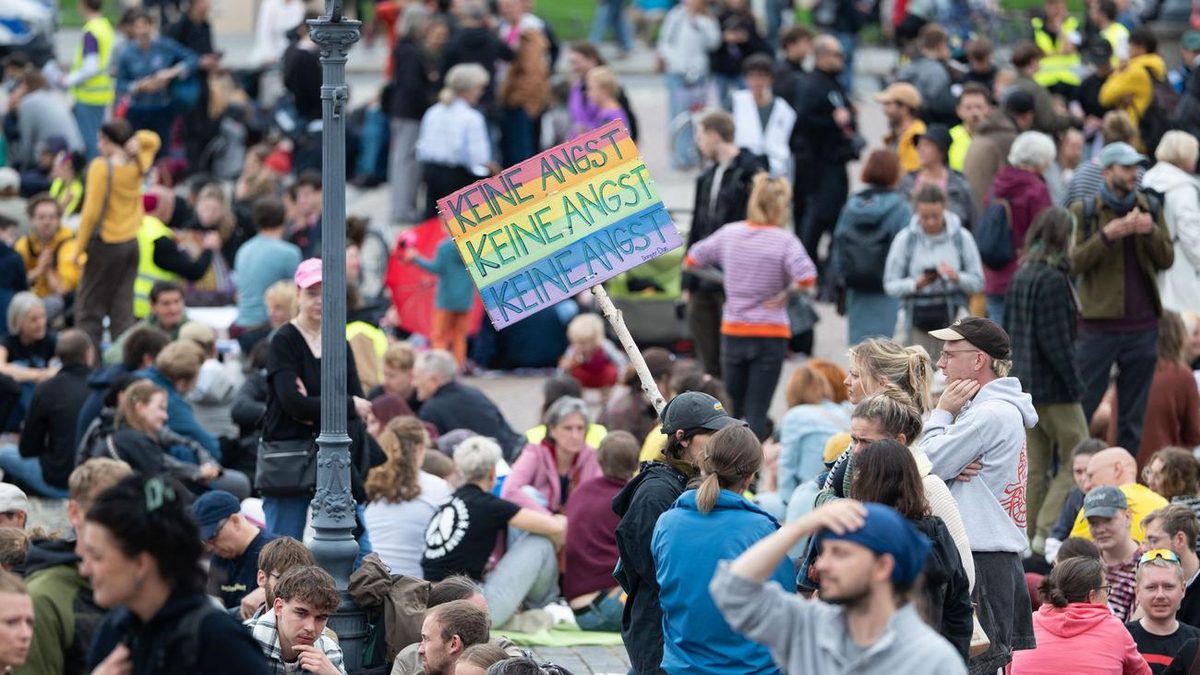 Protest: Tausende demonstrieren in Dresden und Leipzig gegen AfD