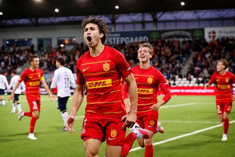 FCN forlænger AGF's trængsler i bunden med sene mål