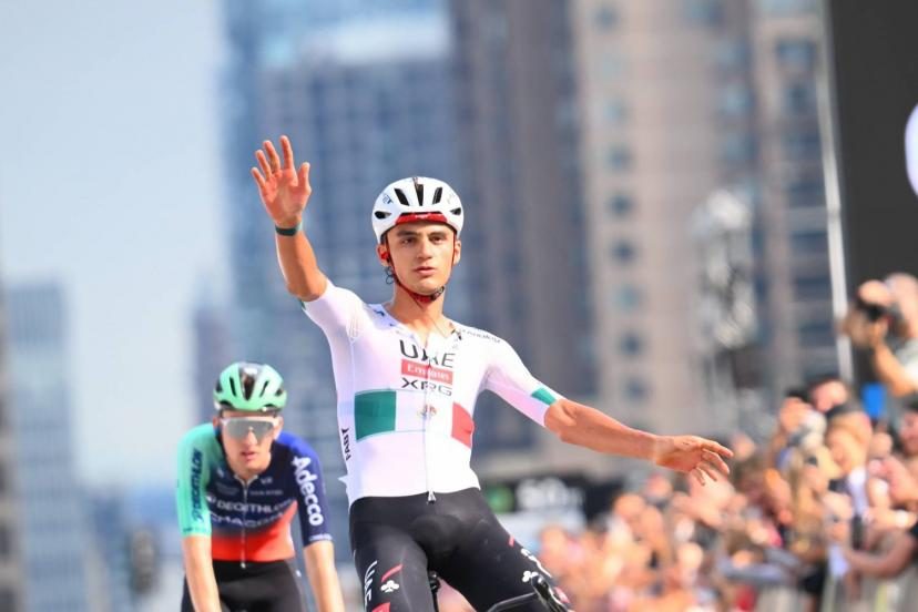 À deux semaines des Mondiaux, Isaac del Toro remporte le Grand Prix de Montréal en piégeant Paul Seixas