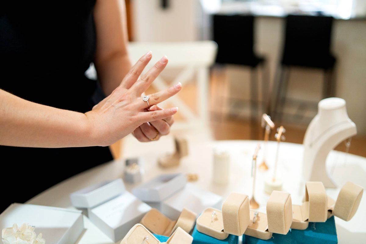 Jewelry chain closes 53 stores after shutting down 2 brands