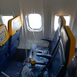 Ryanair spreekt tegen dat passagier door raam naar buiten werd gezogen